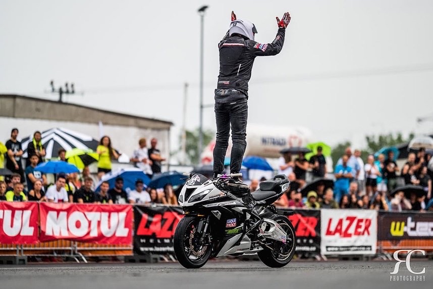 Motauros tweet media