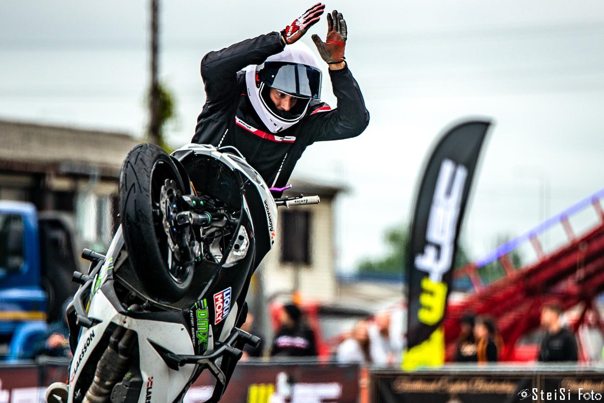 Motauros tweet media