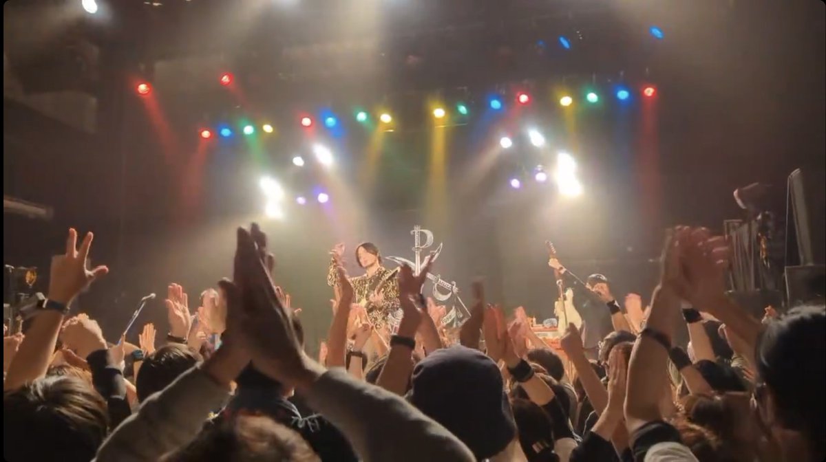 ImMiJora's tweet photo. @thepillowsJPN I loved the show!!!  My brother and I traveled from Texas and when I saw you were playing while we were in Japan I had to come see.  Officially marked off the bucket list ✌️😁, thank you for impacting my life in a positive way! https://t.co/fDEd25K95y