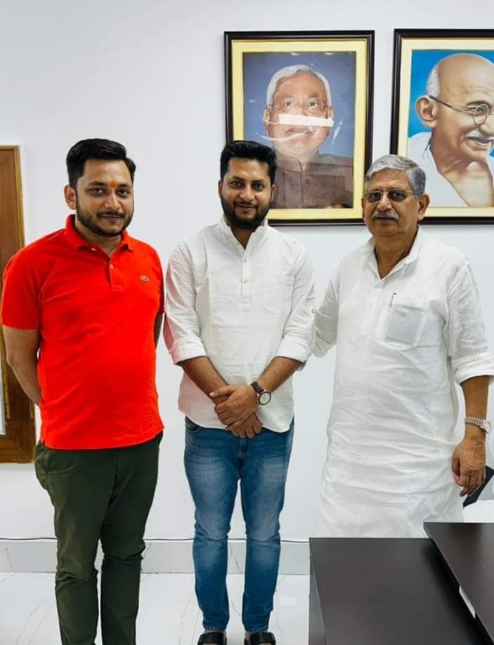 imshadabpu's tweet photo. आपका प्यार, स्नेह और आशीर्वाद यूंही मिलता रहे।

@LalanSingh_1 https://t.co/2LoWxwtngy