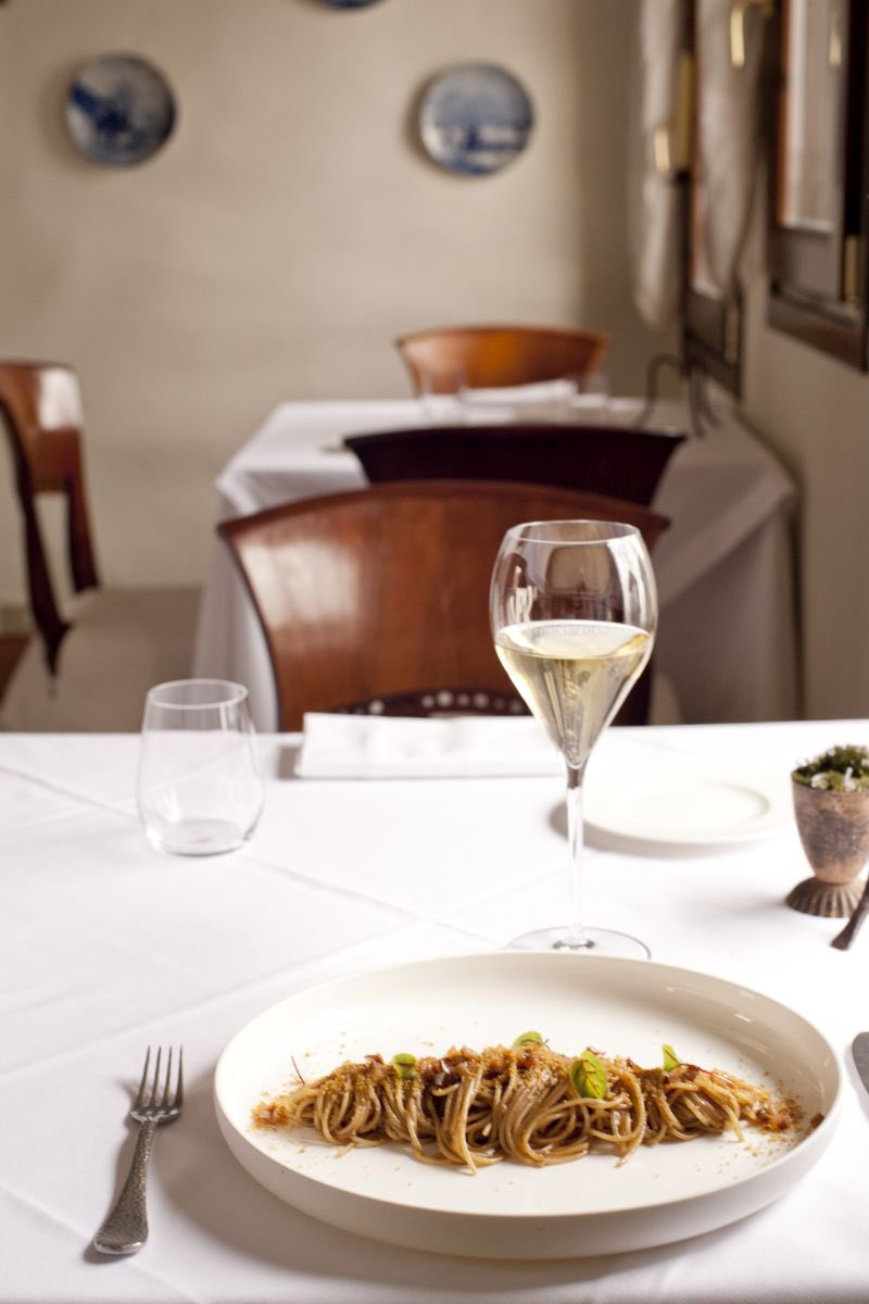 WineNewsIt's tweet photo. Tra i protagonisti della ristorazione e i gourmet d’Italia e del mondo l’attesa è finita: dalla @Franciacorta, dove c’è anche WineNews, la Guida #MichelinGuideIt 2023 è pronta a svelare, nell’edizione 68, le stelle della #cucinaitaliana nella “#MichelinStar23 Revelation Italia” https://t.co/XxR2Jayixa