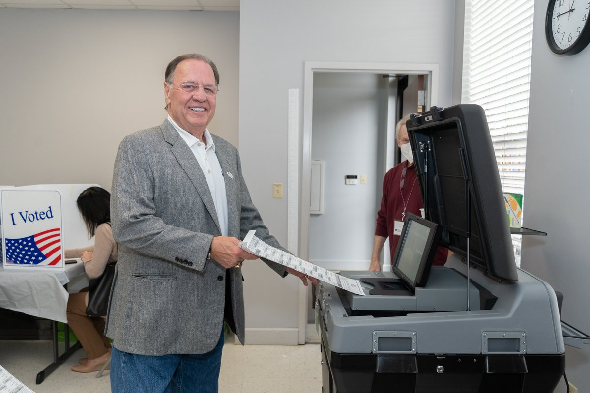 SteveLittleRock's tweet photo. We got caught voting this morning! Hope you will, too, and vote for change. With the courage to change, we can do better, and we will! https://t.co/OyUnpsUpa2