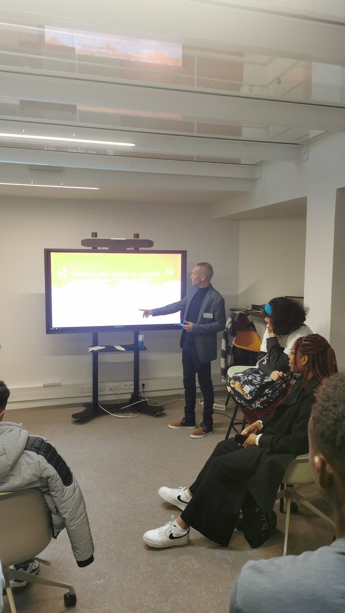 Plateforme i tweet media