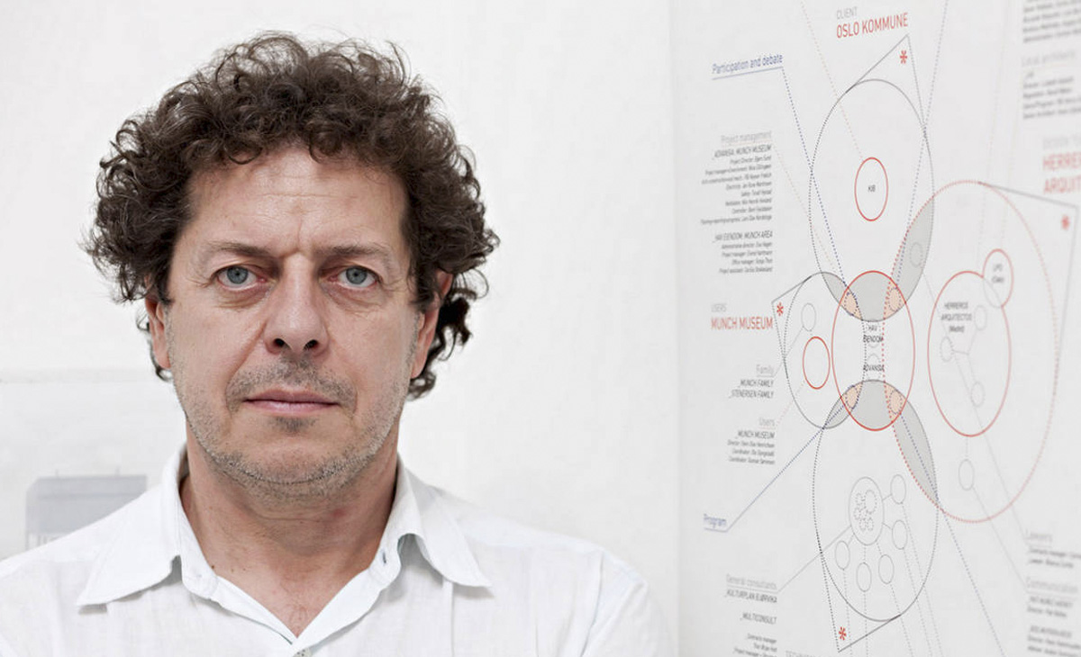 BIAarchitecture's tweet photo. 📣Juan Herreros Premio BIA de la V Edición del Urban Regeneration Forum  impulsada por la Delegación en Bizkaia del COAVN.Galardón que reconoce su prolífica trayectoria y su contribución al desarrollo de la sociedad a través de la arquitectura y la regeneración urbana

#BIAForum https://t.co/mezTbfDtx9