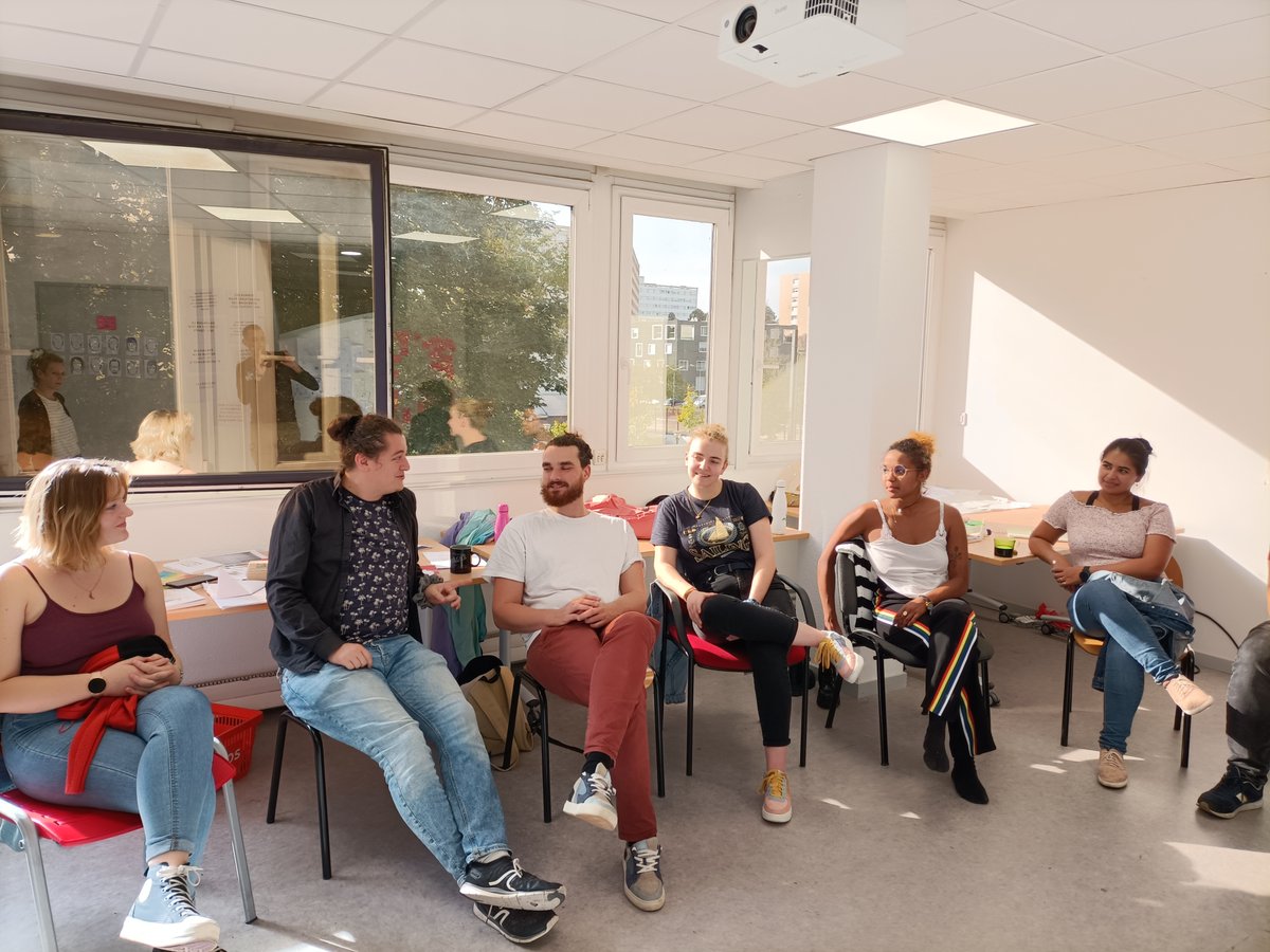 [#PoleEngagement]
📷 Retour en images sur la formation des volontaires du réseau Démocratie et Courage qui s’est déroulée à Besançon du 24 au 28 octobre 2022. 
👥 10 volontaires formé.e.s pour intervenir sur nos programmes d’éducation à la citoyenneté !