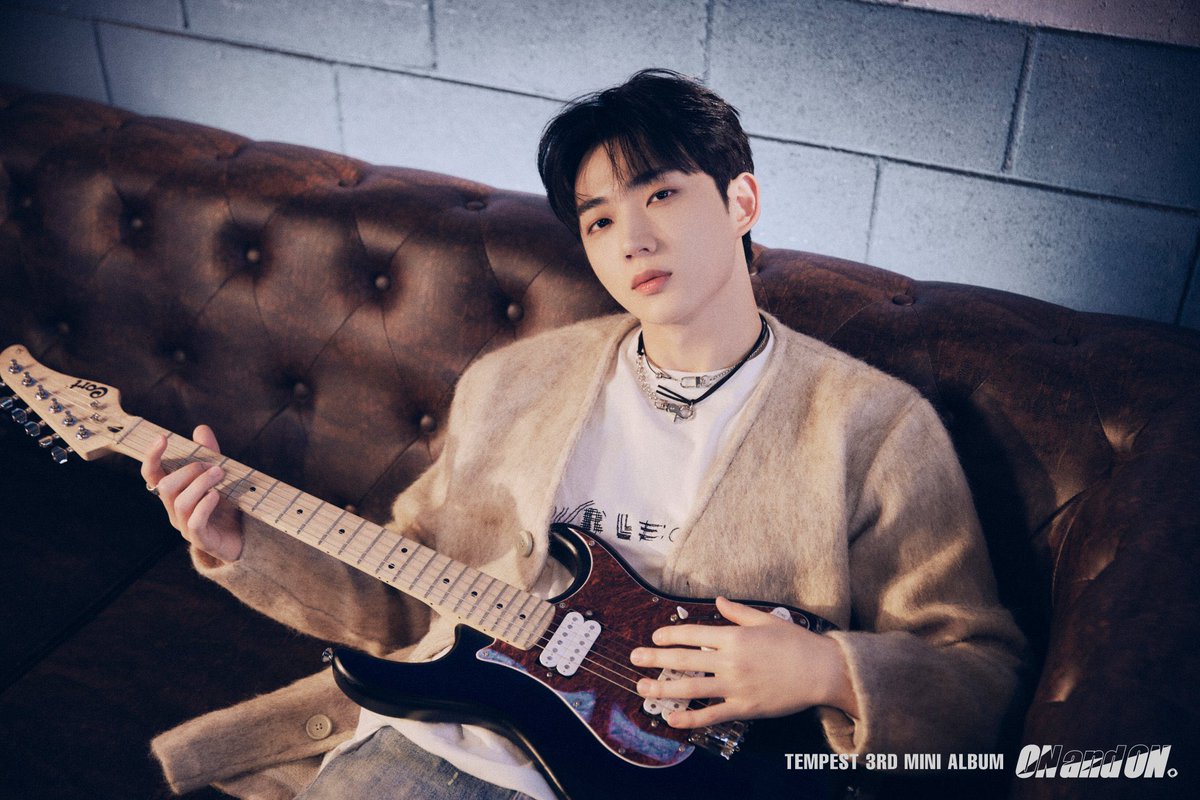 TempestFR's tweet photo. [08.11.2022] ϟ #PHOTO_2

📢 TEMPEST dévoile aujourd’hui le second concept photo de <ONandON> de HYEONGSEOP.
____
#TEMPEST #TPST #템페스트
#형섭 #HYEONGSEOP
#ONandON @TPST__official @TPST_twt
-Crystalϟ. https://t.co/jTF2tSfAzt
