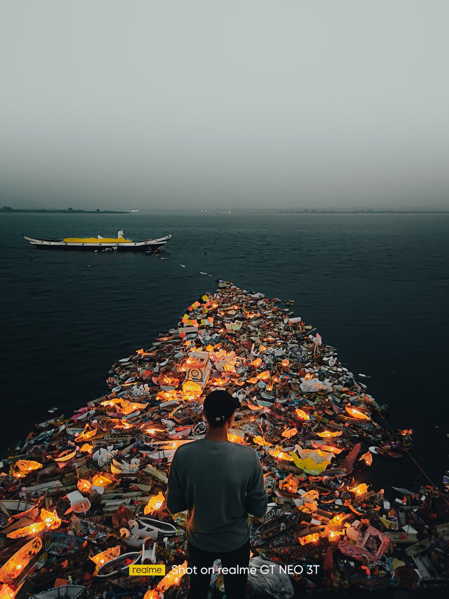 bikhu_vision's tweet photo. Celebrating dev Deepawali with #RealmeGTNeo3T
#shotonrealme #neospeedawakens #DareToLeap #DevDeepawali2022
@realmeglobal @realmeIndia @realmeCreators https://t.co/zuXFKZ9MOE