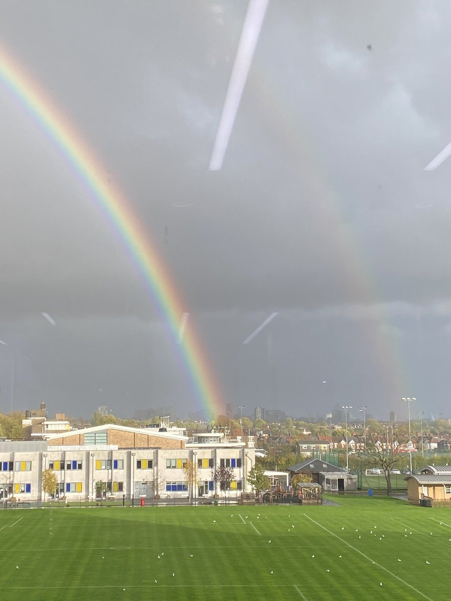 JellinsEllins's tweet photo. @srishti_arya_17 @MRC_LMS @vaquerizas_lab 2nd floor view not as fab, but can see the double! 🍀🌈 https://t.co/mhEayhCcr3