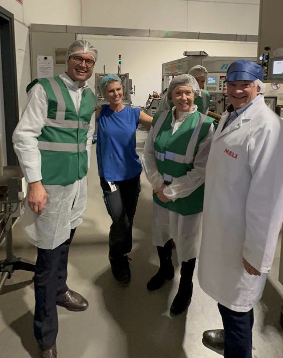 JasperPillen's tweet photo. Interessant bezoek aan het bekende familiebedrijf #Meli in #Veurne. Sinds 1925 producent van 🍯-producten. 
Tot eind jaren '90 was ook het gelijknamige pretpark eigendom van de familie. #MadeInWVL #100bezoeken https://t.co/bn2Wfil2Fw