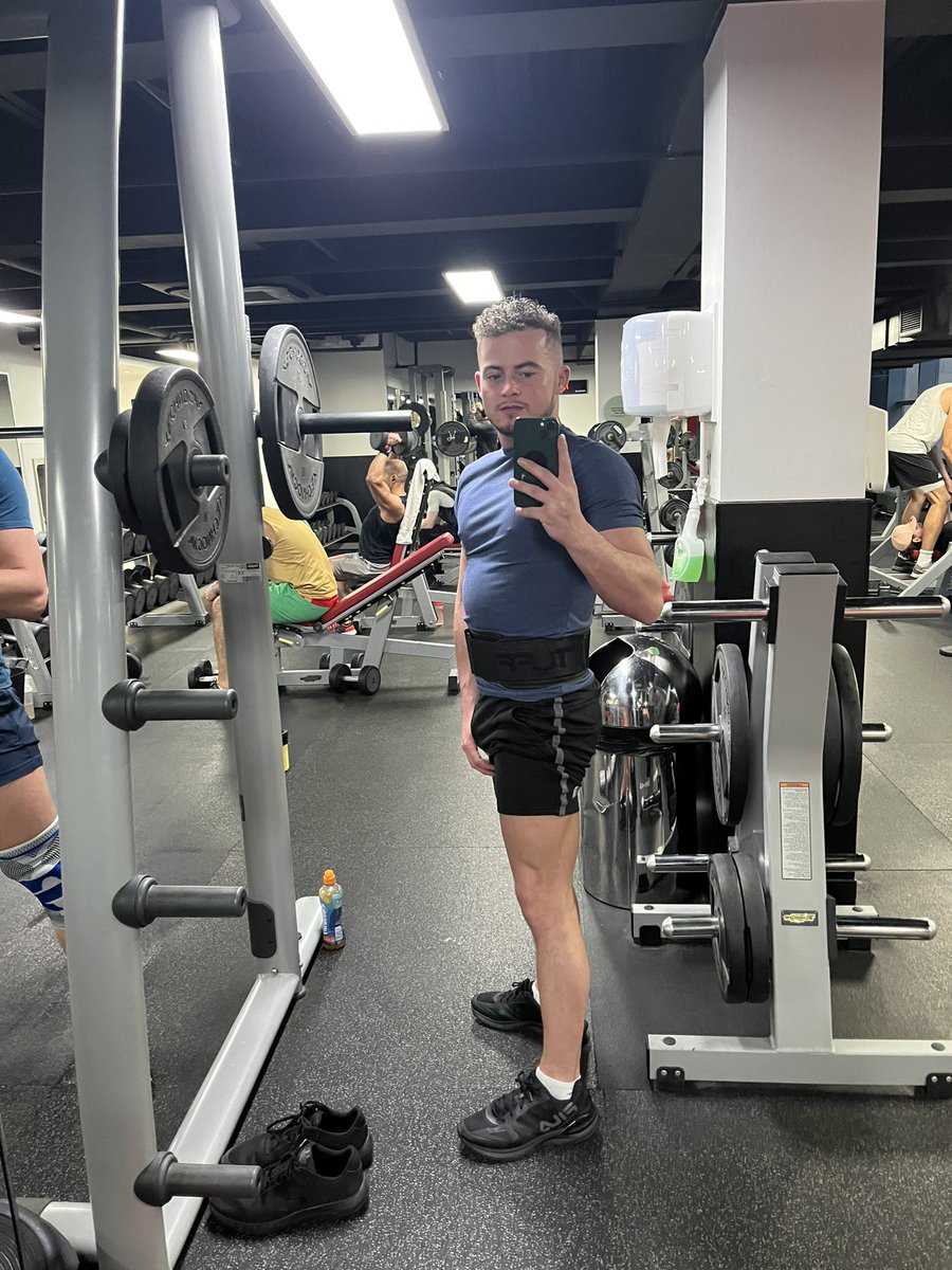 Nathansworld777's tweet photo. A much needed confidence boost noticing my leg muscles starting to be seen 😁🦵💪#gym #gymgay #legday #gaymuscle #stud #bulgegay #gymbulge #gayboynextdoor #muscleslut #falseconfidence #confident #MuscleGuys #FYP #TuesdayMotivaton https://t.co/3Xr9r7LMO8
