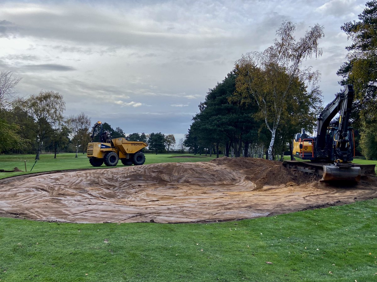lincolngc's tweet photo. Course alterations well underway with the Greens teams, @LakelandE, @Fineturf, @creative_golf 

Outline of the new bunkering and mounding taking shape on the 1st with works now beginning on the 2nd hole ⛳️🙌🏻 https://t.co/sfbP5BplvN