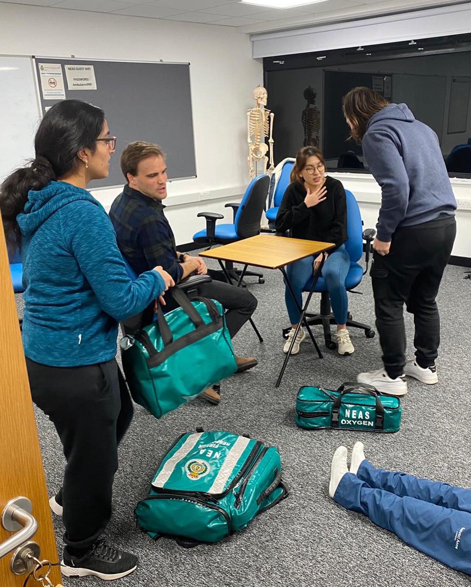 🚑 Scenario Night 🚨

Last night we had simulations on stroke, MI, acute exacerbation of asthma and a hypoglycaemic seizure for our 12 new starters. With help from the previous NUFR Service Lead, Ollie Kirby &amp; specialist paramedics who have kindly given up their time to teach us!