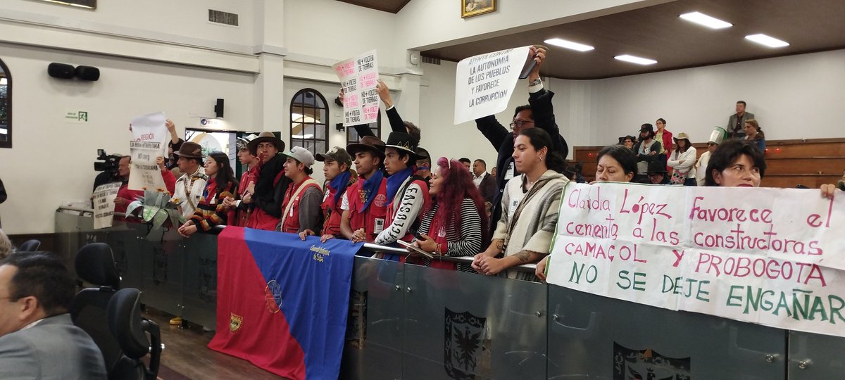 GobiernoMuisca's tweet photo. #EnEsteMomento nos encontramos en el Concejo de Bogotá rechazando la Región Metropolitana sin Consulta Previa libre e informada al Pueblo Muysca (Cota, Chia, Sesquile, Suba y Bosa) #RegionMetro @Bogota @CundinamarcaGob @MuiscaBosa https://t.co/f4J8MEh03N