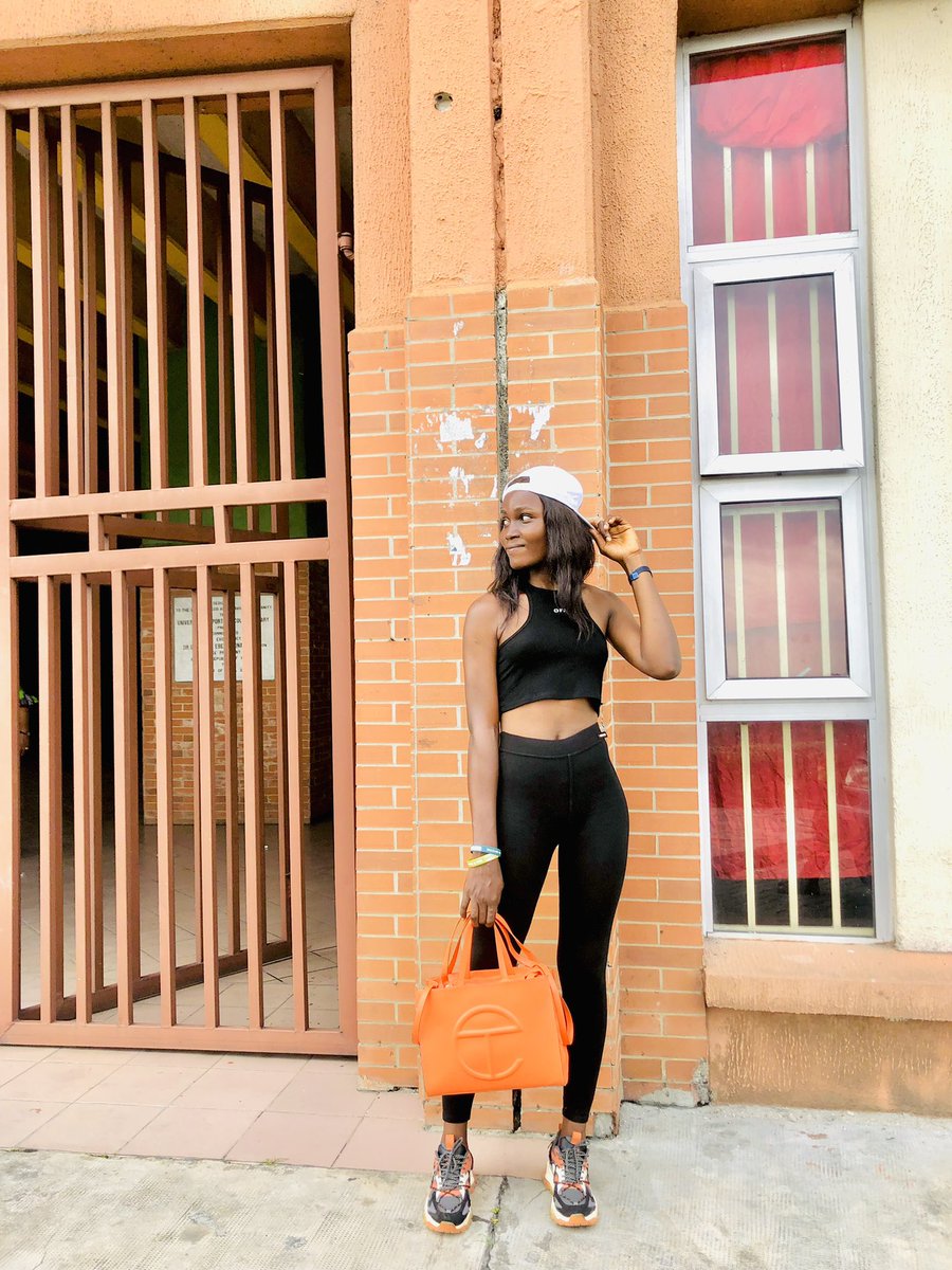 Excell_Chiamaka's tweet photo. Sunny day at school 😩
#TallSlimBlackGirl
#Ada042 https://t.co/D86FqZhZM4