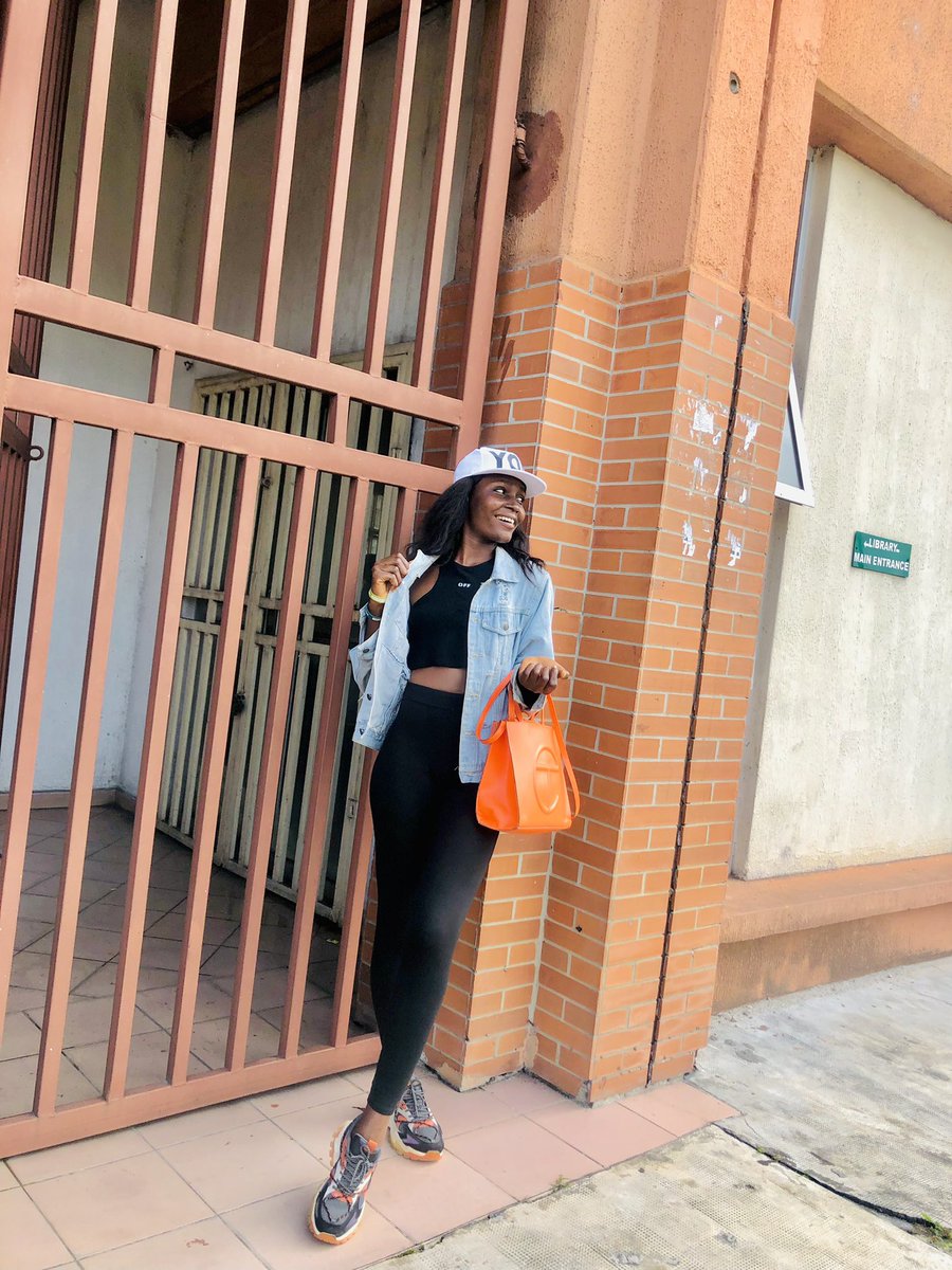 Excell_Chiamaka's tweet photo. Sunny day at school 😩
#TallSlimBlackGirl
#Ada042 https://t.co/D86FqZhZM4