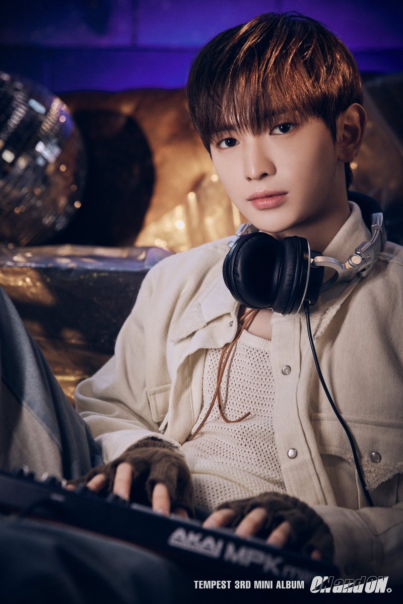 TempestFR's tweet photo. [08.11.2022] ϟ #PHOTO_2

📢 TEMPEST dévoile aujourd’hui le second concept photo de <ONandON> de LEW.
____
#TEMPEST #TPST #템페스트
#LEW #ONandON @TPST__official @TPST_twt
-Crystalϟ. https://t.co/jYNrK1OkPy