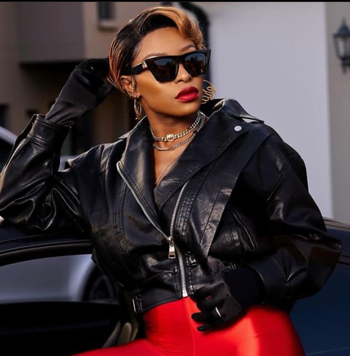 MinnieEnhle11's tweet photo. Mother of Daughters 👌🔥🔥😍

Sthandwa sami ❤️🖤❤️🖤 @DJZinhle yazini Bbes umuhle 😘😘😘 https://t.co/RZBQ7JC576