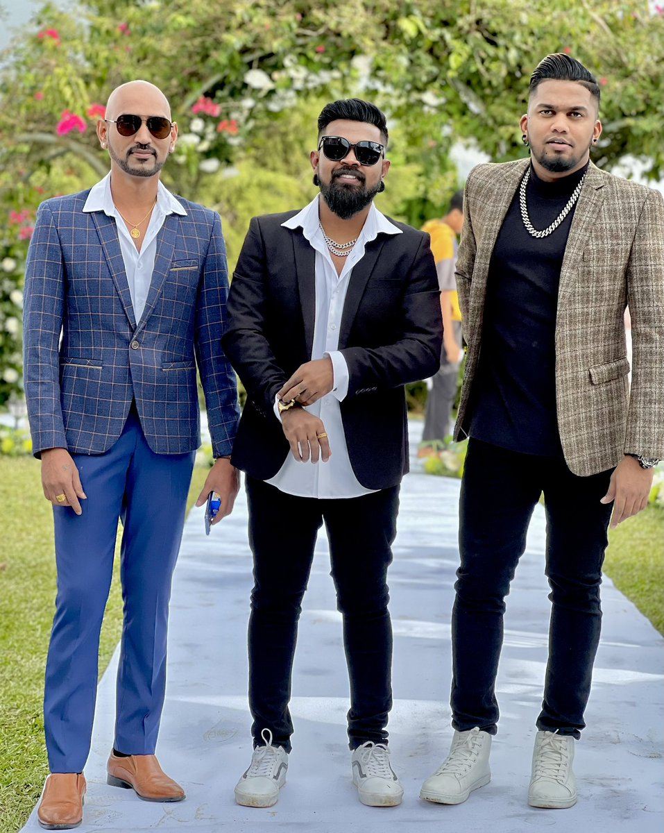 buggimaans's tweet photo. Bosses😎🍻 #buggimaan #psychomantra #djboomex https://t.co/p5VMXdynIB