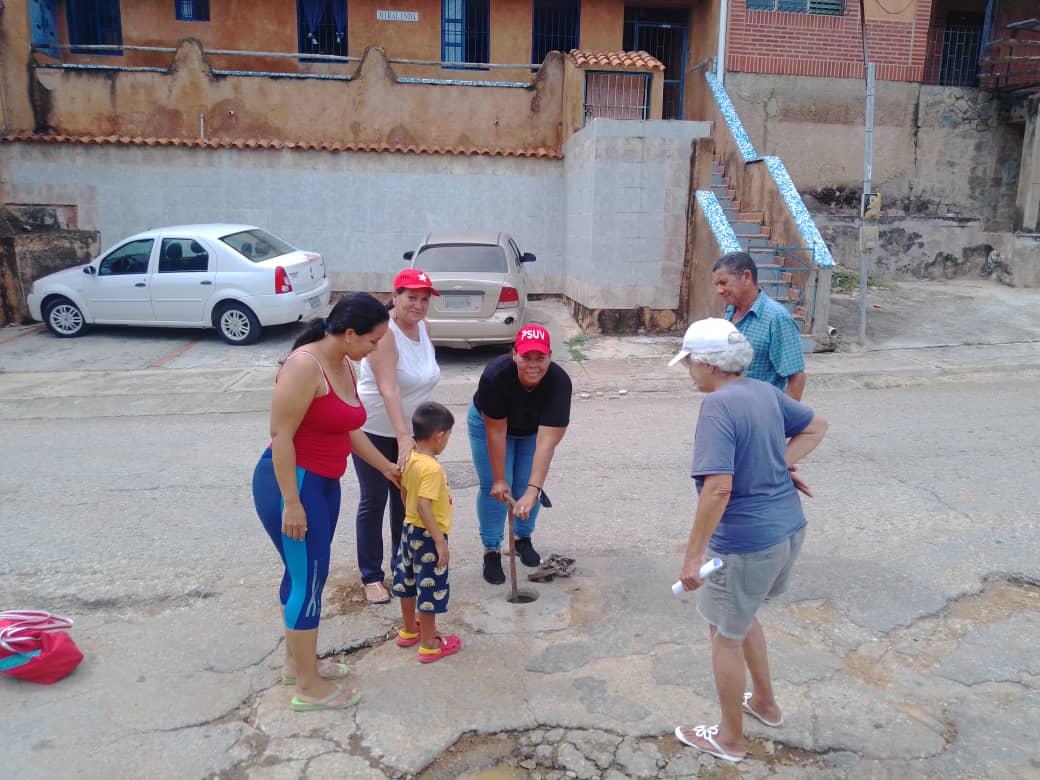 RamirezRovida's tweet photo. Este #08NOV22 el @PartidoPSUV #Maneiro sigue avanzando en el trabajo por el pueblo, logrando que en la comunidad #Polanco recibe agua en su parte más Alta, después de realizar las maniobras junto al #PoderPopular #JuntosVenceremos @NicolasMaduro @dcabellor
@JoseGVielmaMora https://t.co/Zycwmf2ORH