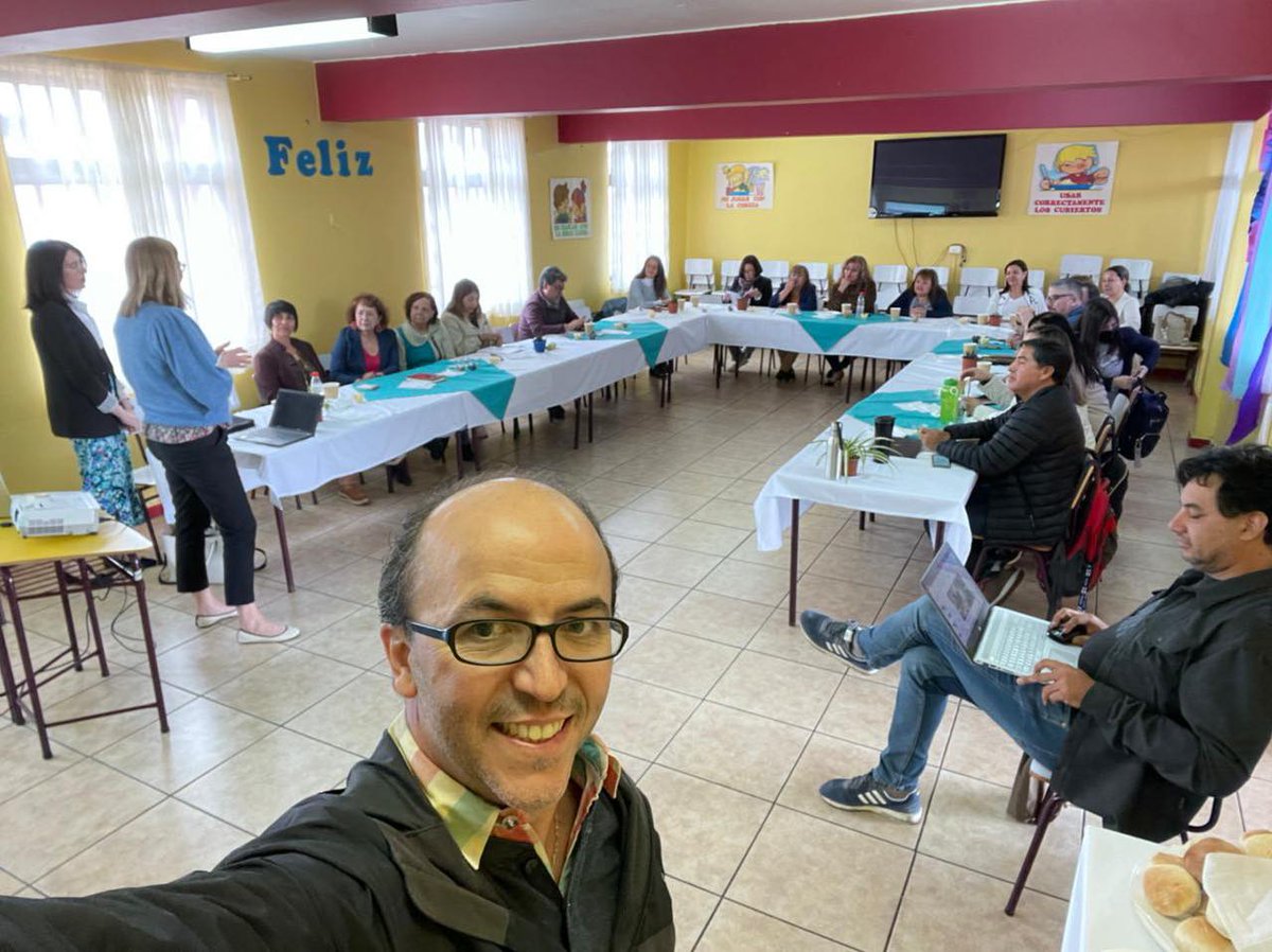 El sábado estuvimos en #mejillones con dirs. educs. de la región para escuchar sus exps. en la capacitación que realizaron en Finlandia este año. 
Articulaciones como estas nos permiten avanzar hacia una Agenda de Innovación Educativa para la región y #orgulloporantofagasta. 🤩