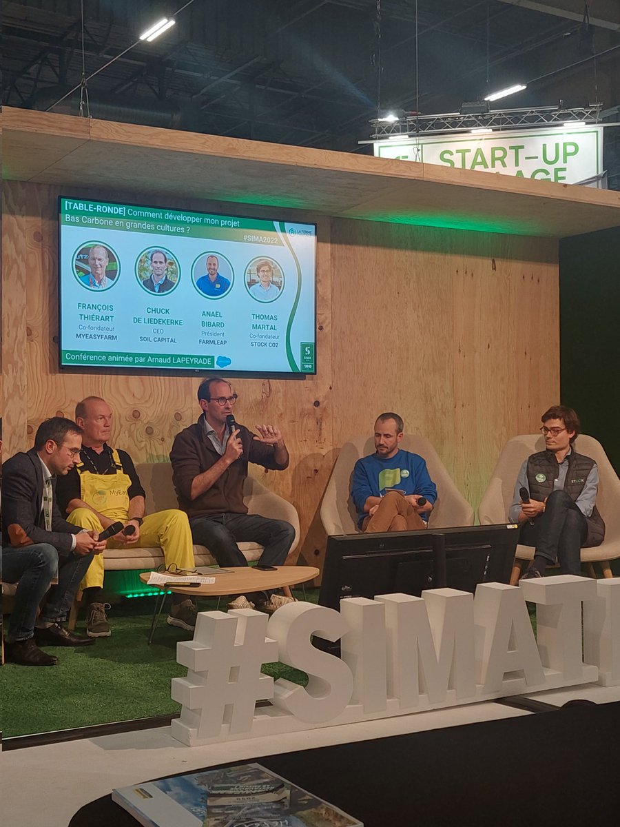 SoilCapital's tweet photo. En direct au #SIMA2022 - village start-up de @FermeDigitale: les acteurs #carbone échangent sur les projet #BasCarbone en #GrandesCultures et comment dérisquer la transition agroécologique @SoilCapital @farmleap,#StockCO2, @MyEasyFarm https://t.co/wbOIyEmKLZ