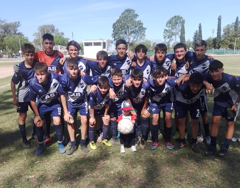clubbenhur's tweet photo. ⚽️ #Juveniles. El pasado fin de semana, la #Cat2008 (8º División) de #BenHur participó en el Torneo Los Diablitos organizado por el Club Independiente de Balnearia. En Copa de Oro, la #BH obtuvo el tercer lugar.
#VamosBenHur 🔵⚪🔵 https://t.co/UoV2RddQW7
