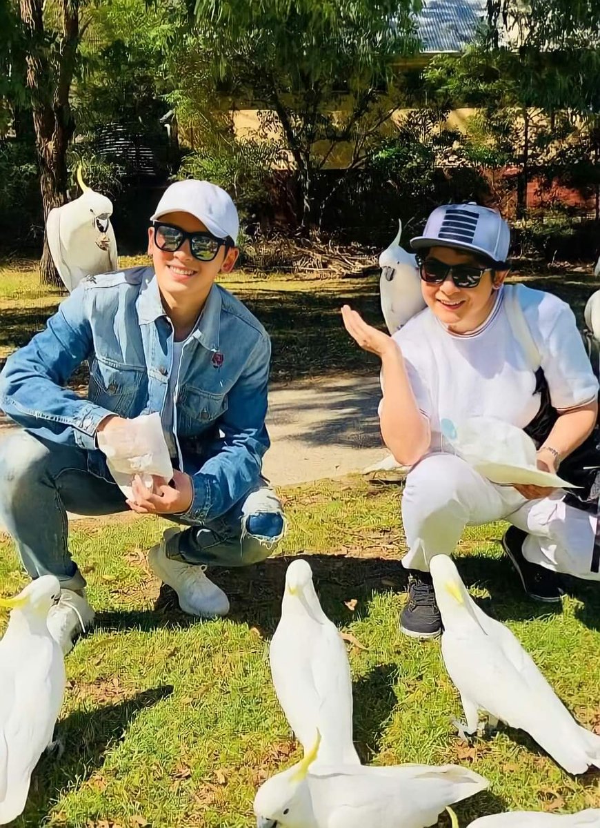 fromLLDmountain's tweet photo. Mama Zhang, Happy Birthday! Thank for being the strongest anchor of ZhangZhehan. For your unconditional love. May you and ZhangZhehan will receive only good things and more Blessings from here onwards. God Bless you both! https://t.co/UZuI96eYy1