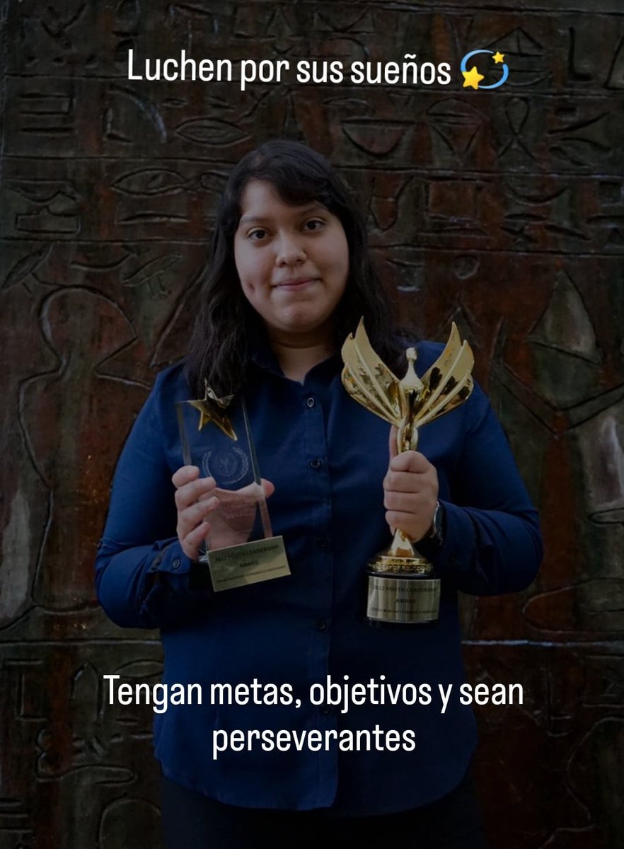 SoyBrisaFdez's tweet photo. Por fin tengo en mis manos la estatuilla de los Napolitans Victory Awards @theWAPAS

Al final todo el trabajo ha rendido frutos.

Gracias @IngenioESC y @GustavoZunigaC https://t.co/7wpW1LjOv0