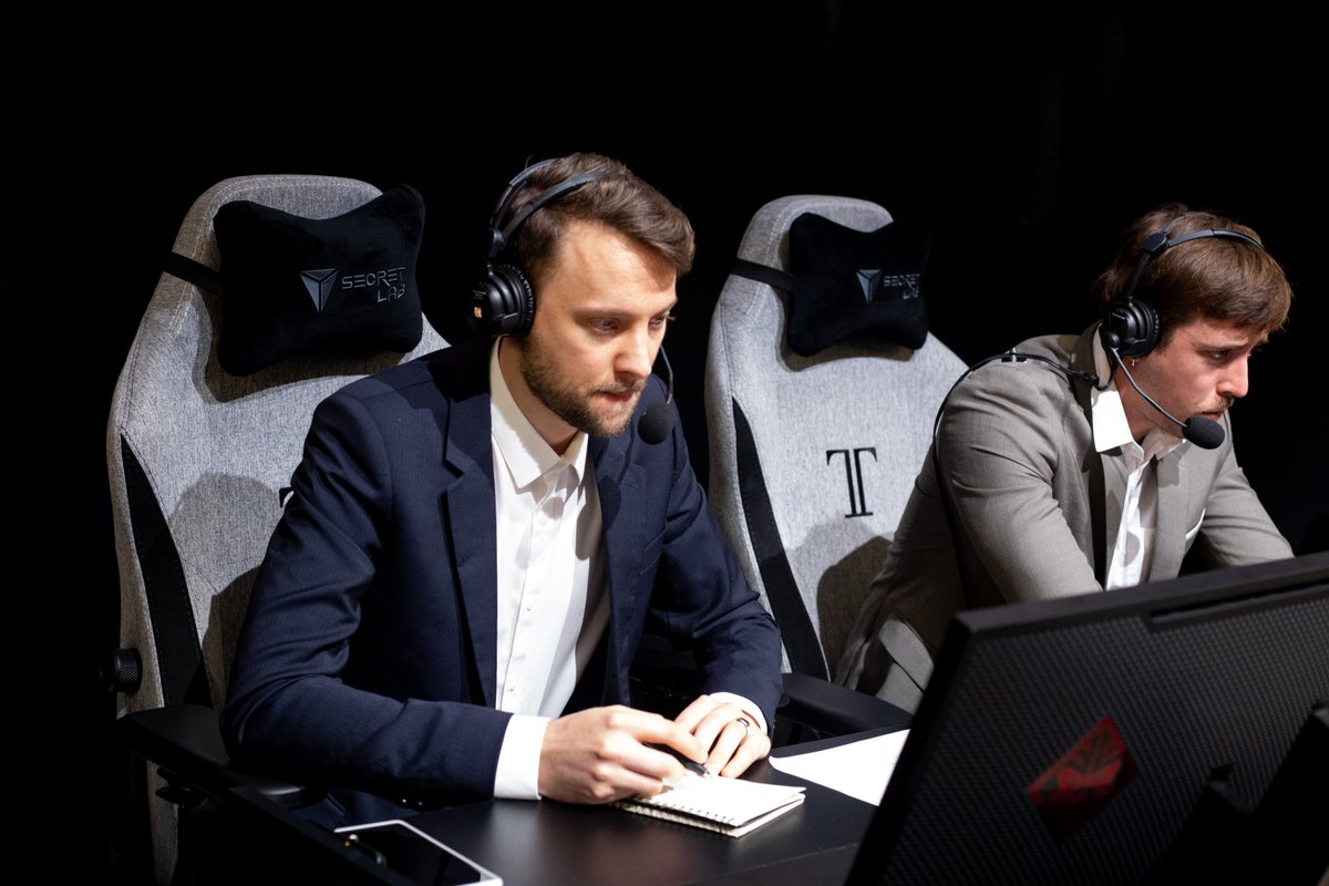 FuturFax's tweet photo. Merci beaucoup @Carophotographi pour les superbes photos de la Finale #6OC sur la scène @UbisoftFR c'était un super moment! https://t.co/qQnjMbZh79