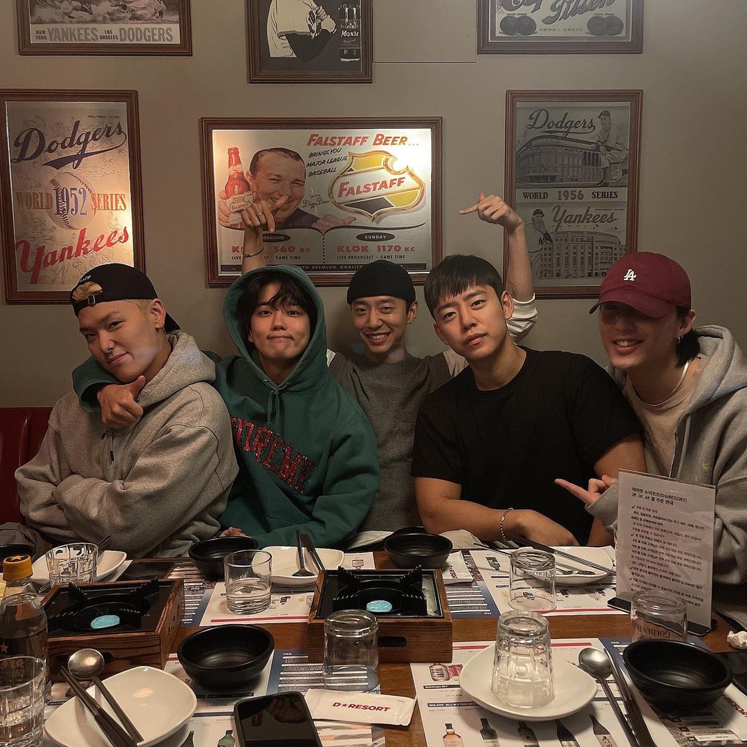 DaehyunFr's tweet photo. [INSTAGRAM] 221106 | #Daehyun apparaît sur des photos et une vidéo postées par #Youngjae sur Instagram avec le reste des membres de B.A.P !

Crédit : yjaybaby
#대현 #JungDaehyun #정대현 #BAP https://t.co/eMJNI0WoHg