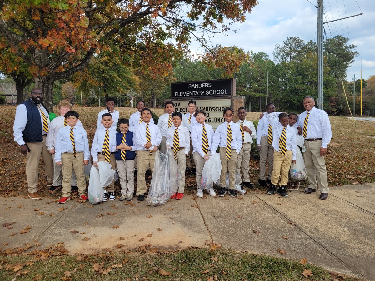 Mtc1914's tweet photo. Sanders Elite Gentlemen's Club helping to keep our campus clean and beautiful.
#campuscleanup
#servicetoourcommunity
@SandersES1 @lbailey801 @kath_bender https://t.co/8Y5uSDekVI