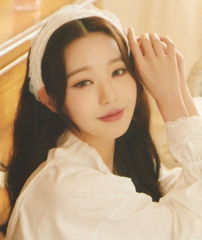 EVHBASE's tweet image. → Nome on: Adarsa Lyn
Shape: Woonyoung Jung
→Idade: 18 Anos 
Prota/pais: Sininho
→Lado: Royal 
User: @Adarseyoh