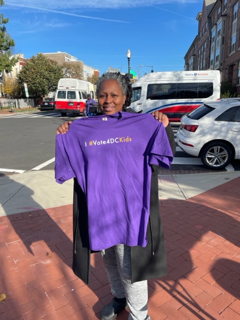 dcpave's tweet photo. DC voters, come on over to #Ward8's Arthur Capper Community Center &amp; commit to #Vote4DCKids today!🙌🏾💜

👉🏾Commit online here!: https://t.co/EK0gzZm4qD https://t.co/hrDt2kUZdP
