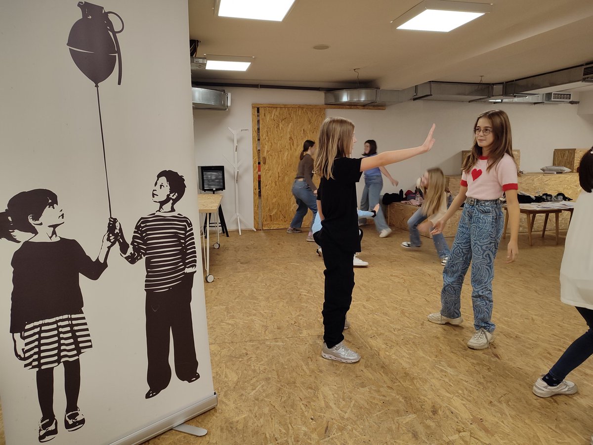 WCMsarajevo's tweet photo. 1/2 Class of 6th graders from Musa Ćazim Ćatić Primary School recently took part in WCM's Yesterday-Today-Tomorrow workshop, where they learned #ImageTheater techniques & reenacted important memories connected to different personal items, including those in WCM's collection. https://t.co/uIuUtEewVh
