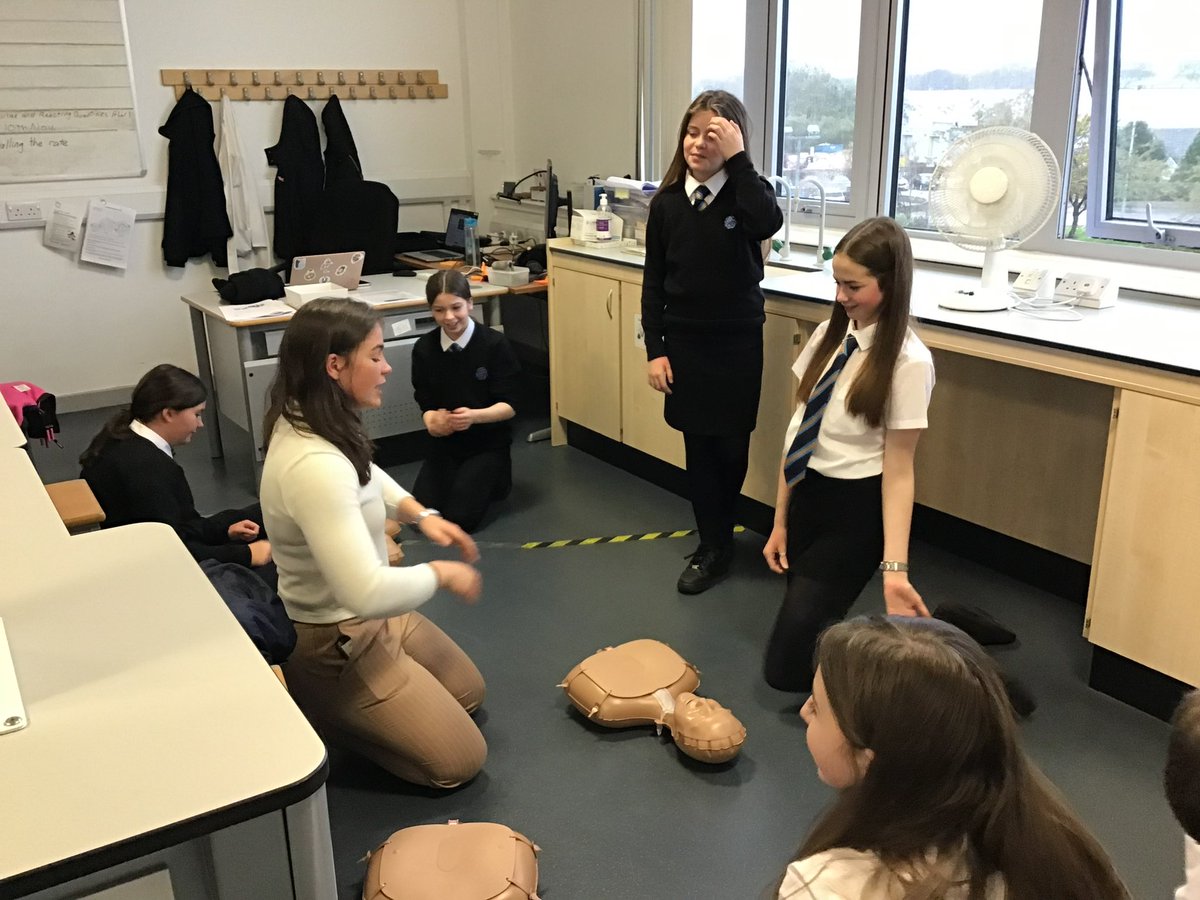 MintlawSci's tweet photo. This week we welcome the fabulous Wallis &amp; Shadri from @aberdeenuni. The medics are working with our pupils to engage them in all things health! Here are #N5Bio learning about stem cells and S1 getting #CPR training 🩺 #learningtogether https://t.co/KORsLmzaCy