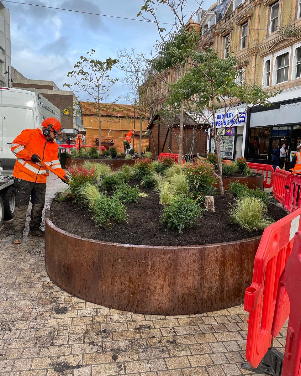 Despite the wet and windy weather, The Pro Landscapes team finished this lovely planting job in Bromley today using drought tolerant plants #Landscaping #SoftLandscaping #Planting #Landscapers