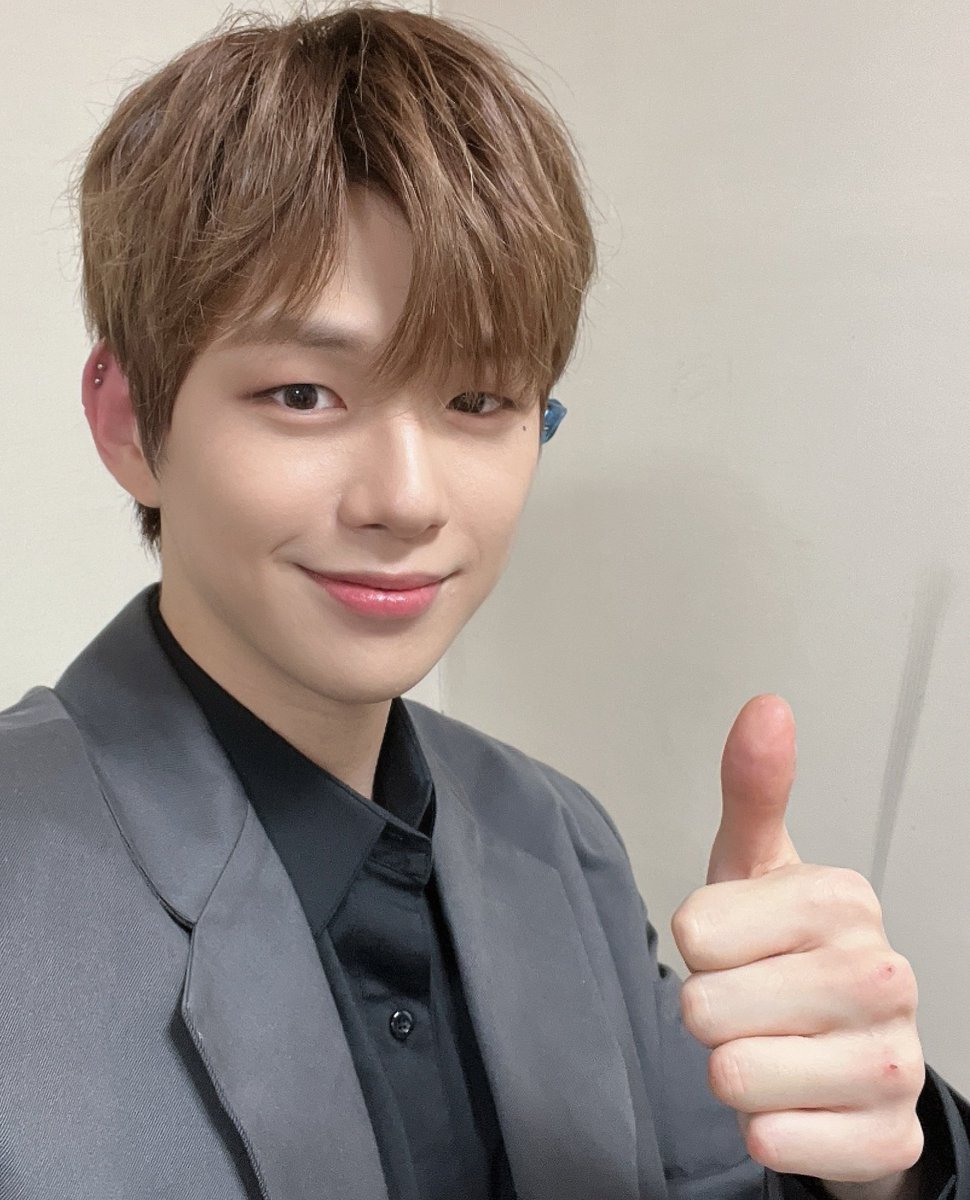 FLOWD_ARi's tweet photo. 훌륭한 엠씨였습니다✨엔딩 노래에 힐링이 됩니다…마무리도 최고야❤강다니엘 수고하세요😌
녤나잇☆彡 https://t.co/BxVAC68gFY