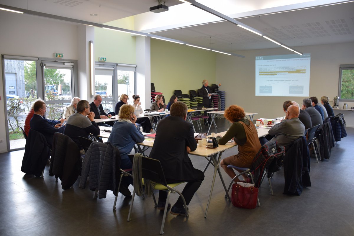 InfoAduga's tweet photo. Commission #scot du Grand Amiénois. Poursuite de la séquence sur les ressources du territoire. Les élus travaillent sur l'agriculture nouvelle, les énergies vertes et les interactions environnementales.
@pole_grand https://t.co/vn7Luf3NAM