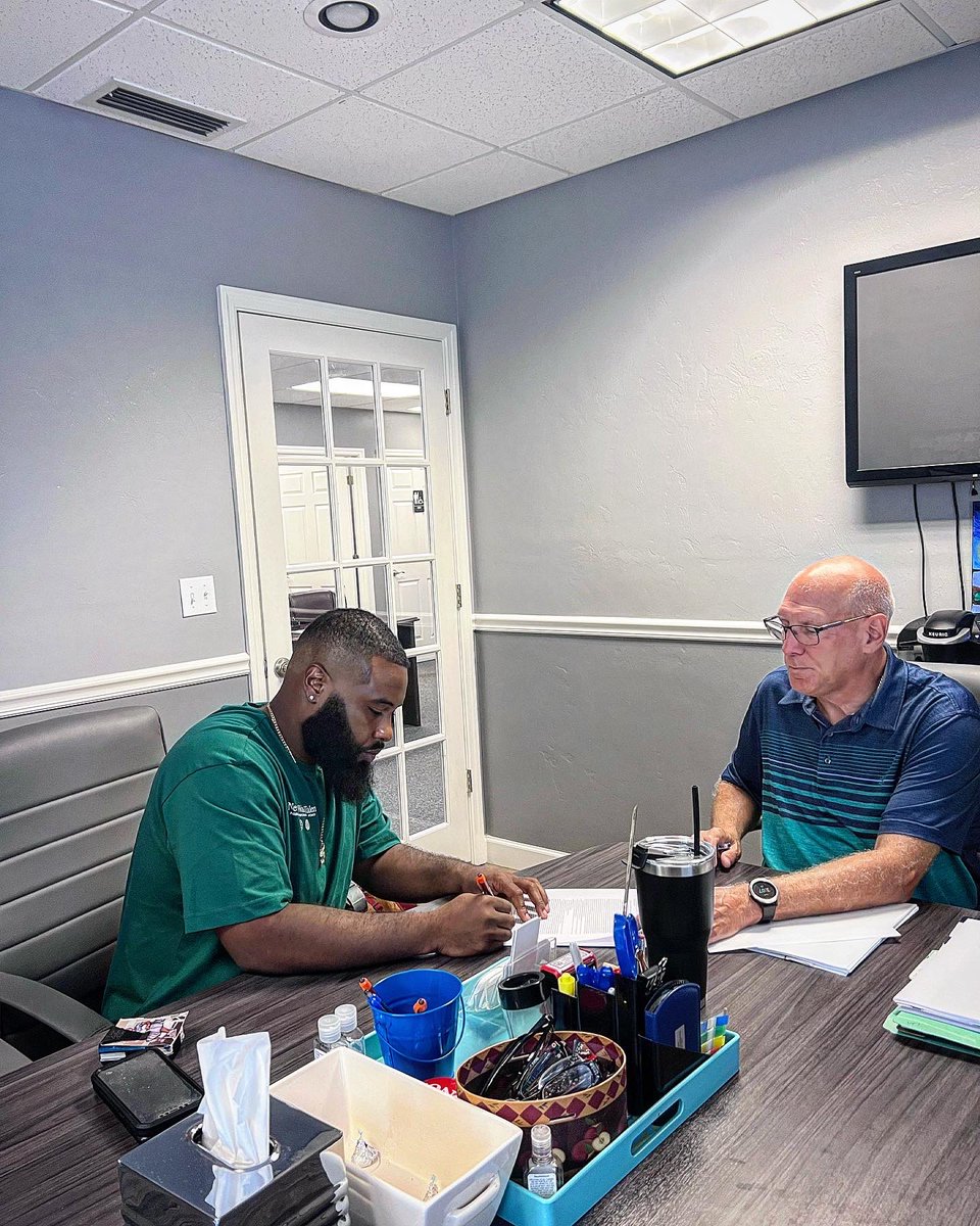 BigTimeJohnson5's tweet photo. I TOOK A LOST SO I CAN CHERISH THIS SHIT!  🏘

Got my million dollar realty team out here playin real life Monopoly(facts) 

How can I address you when you don't OWN property? 🤝🏾🏘#Closed1stHome
#DuplexGoingInEscrow https://t.co/9lPWhEBI97