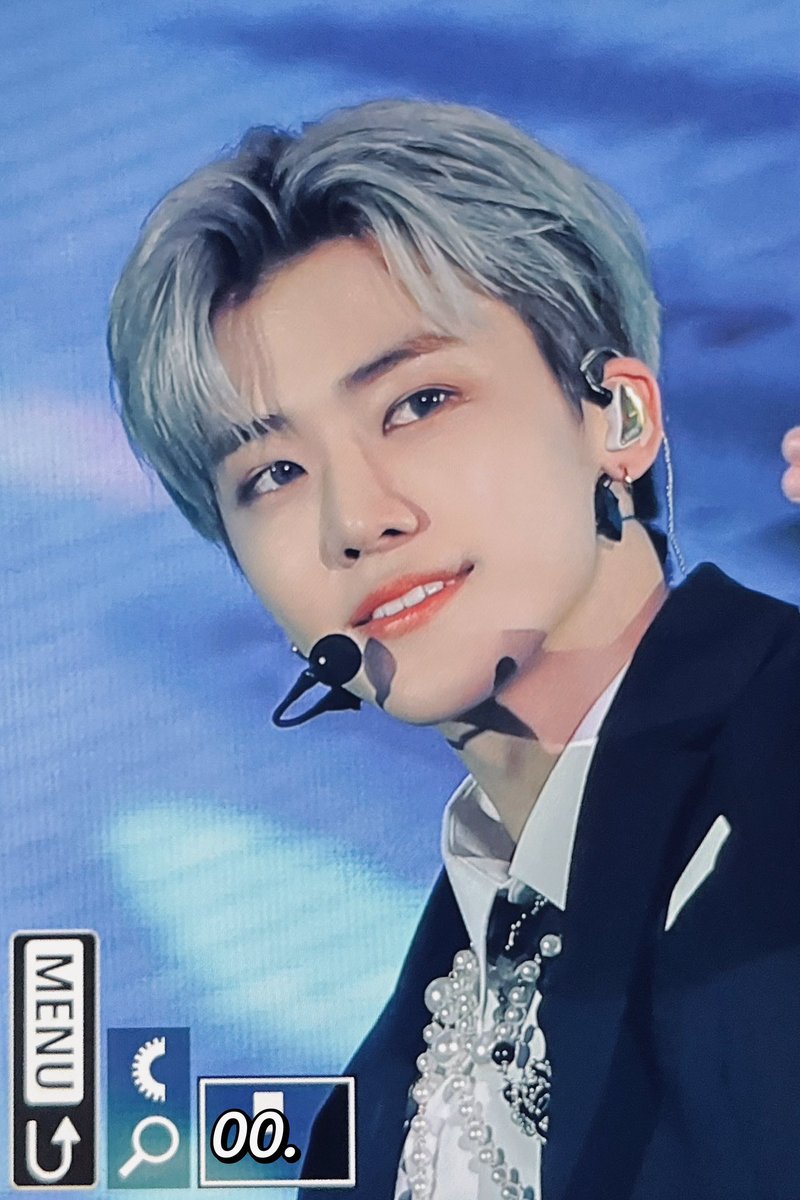 archivesnjm's tweet photo. jaemin’s hair is fr silver now 😦🫠 https://t.co/OJAgJBVI8Z