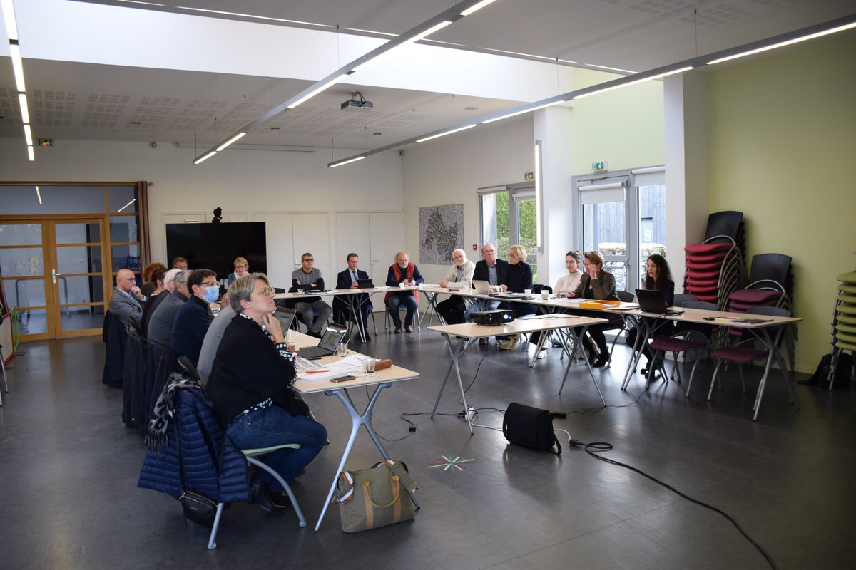 Commission #scot du Grand Amiénois. Poursuite de la séquence sur les ressources du territoire. Les élus travaillent sur l'agriculture nouvelle, les énergies vertes et les interactions environnementales.
<a href="/pole_grand/">Pôle Métropolitain du Grand Amiénois</a>