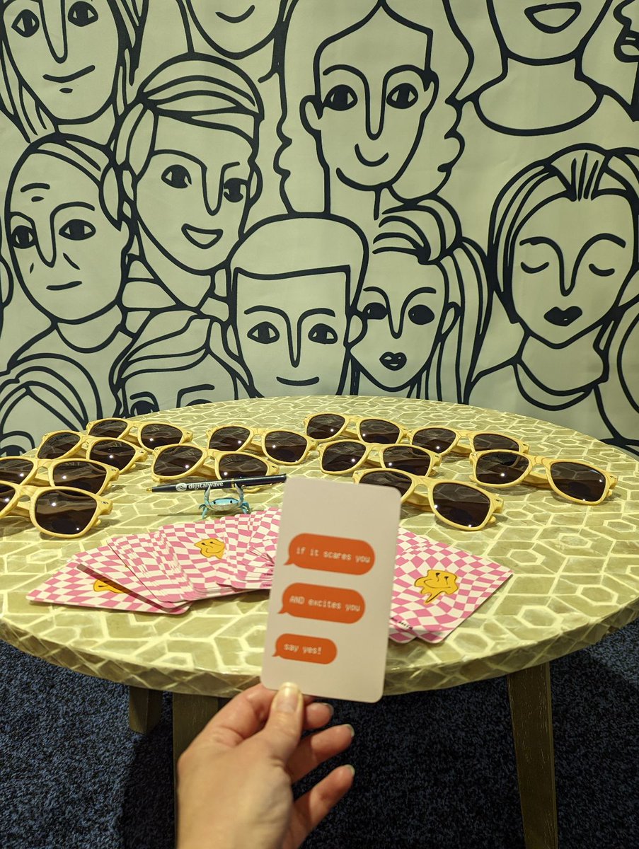 DigitalWaveTech's tweet image. Swing by our booth at the #AMAHigherEd Symposium to chat with Sarah and Melissa, and take a draw from our fun positive affirmation deck!