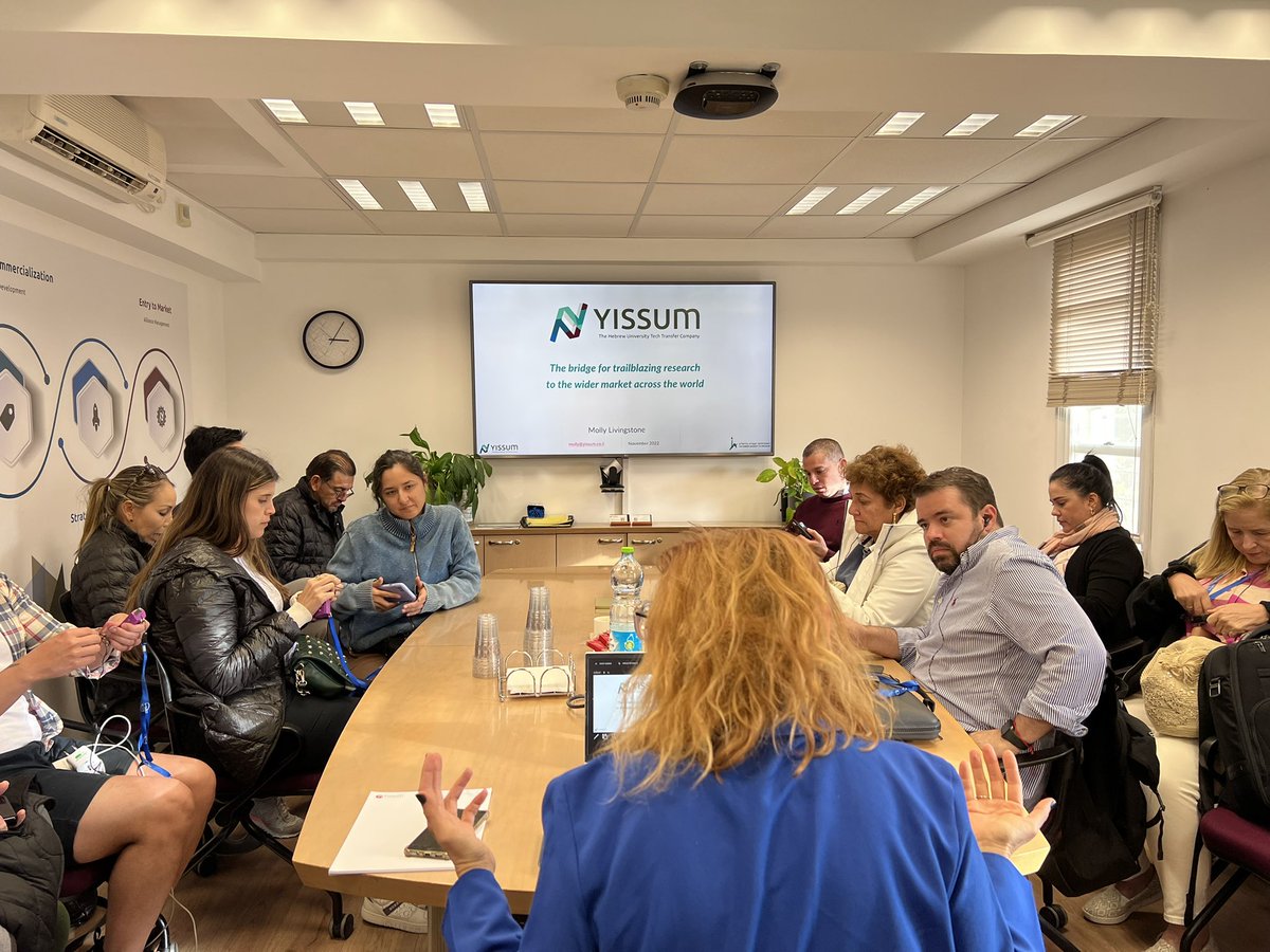 juanchaves_co's tweet photo. Visitamos @yissumhuji , la oficina de transferencia de @HebrewU , una empresa privada con +1,140 licenciamientos, 200 spin offs, y 3,300 invenciones que incluye #TomateCherry #Doxil, #Exelon, @Mobileye . https://t.co/qX9EFwXaAm