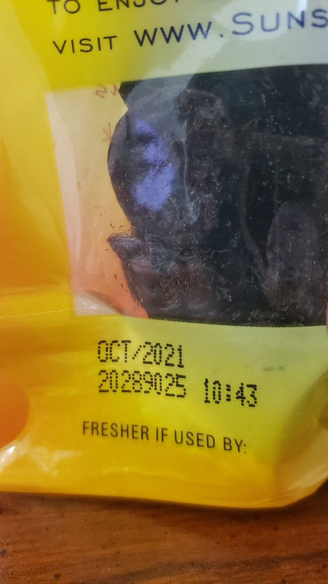 jessy_watson's tweet photo. @WeisMarkets I just bought these dried cherries last week....they expired LAST YEAR. https://t.co/w9MetRDKN9