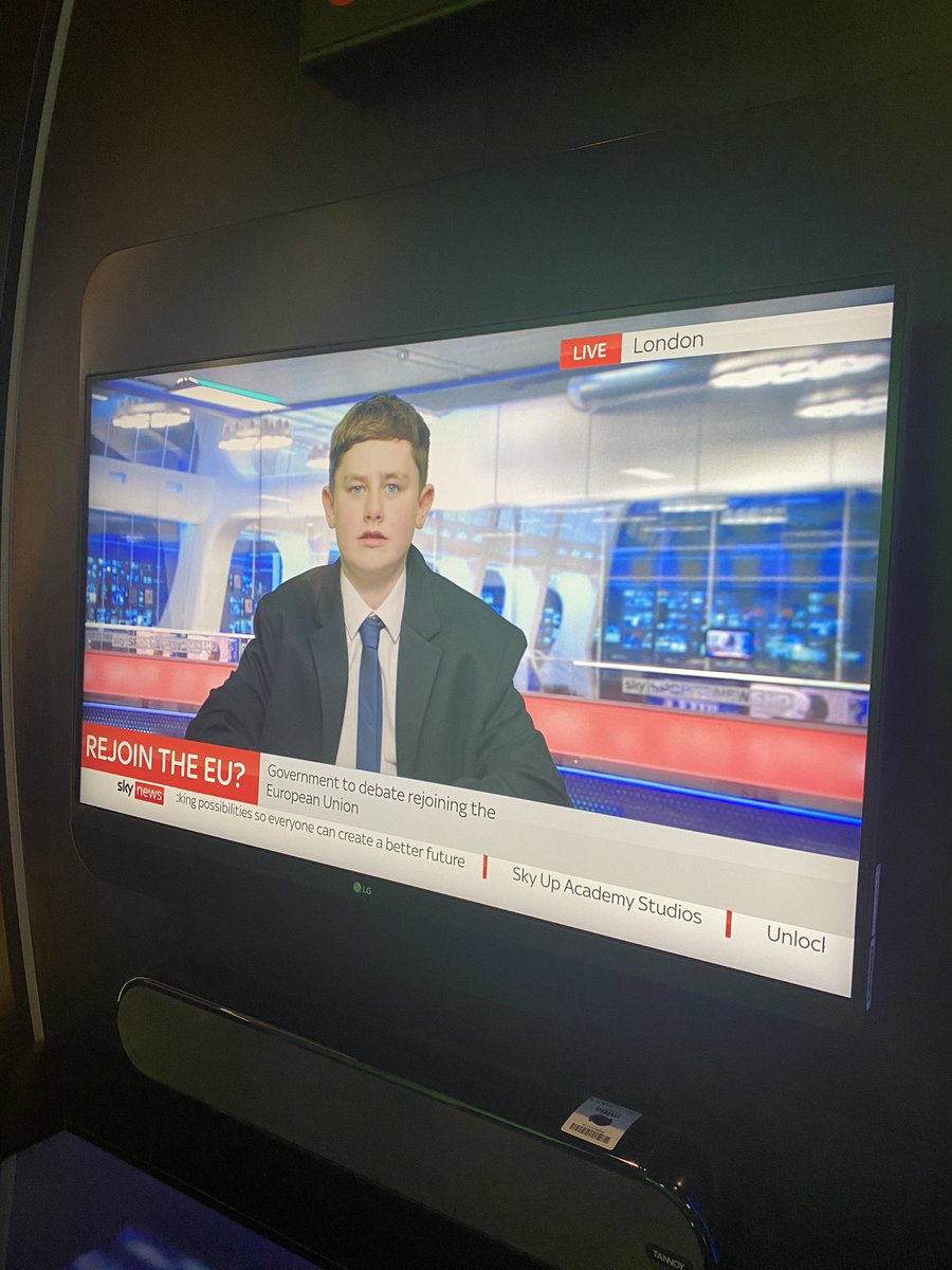 Brilliant afternoon at Sky Academy where S3 pupils learned the skills of producing, directing, editing, script writing and of course presenting their very own news report! #SkyUp #SkyAcademy 🎥🎬