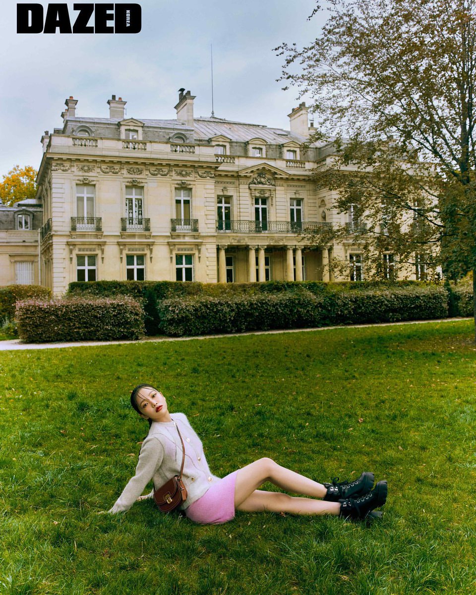 cokoleto's tweet photo. ️️ 
— During a photoshoot for dazed, she can be seen posing attracting camera attention. Everyone attention was on the beautiful fairies who were depicted as being in the middle of the light that show her beauty.
           ️️ https://t.co/dhK4W5tZvu