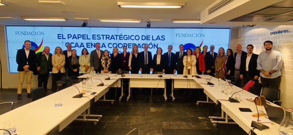 ViolanteTomas's tweet photo. Enhorabuena a la @FundacionCyL por el éxito del Seminario sobre el: “El papel estratégico de las CCAA en la cooperación española” en el que hemos tenido la oportunidad de escuchar a figuras muy relevantes de la cooperación internacional y que ha sido clausurado por @cucagamarra https://t.co/bLF5zZfGsO