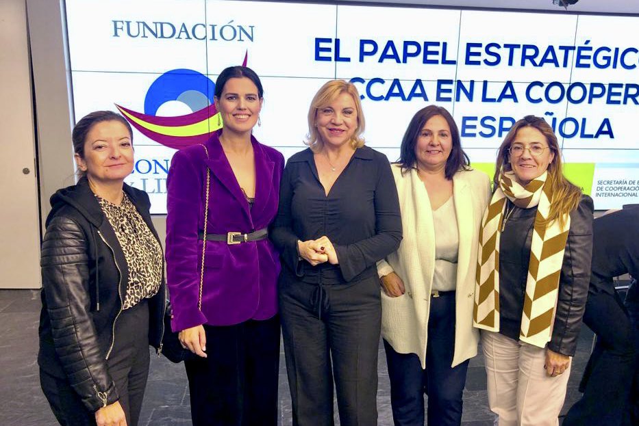 ViolanteTomas's tweet photo. Enhorabuena a la @FundacionCyL por el éxito del Seminario sobre el: “El papel estratégico de las CCAA en la cooperación española” en el que hemos tenido la oportunidad de escuchar a figuras muy relevantes de la cooperación internacional y que ha sido clausurado por @cucagamarra https://t.co/bLF5zZfGsO