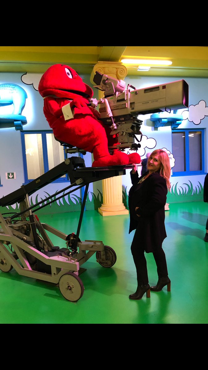 BlondLaura's tweet photo. Direttamente da Canale 5 striscia la notizia https://t.co/Fff8WfXocK