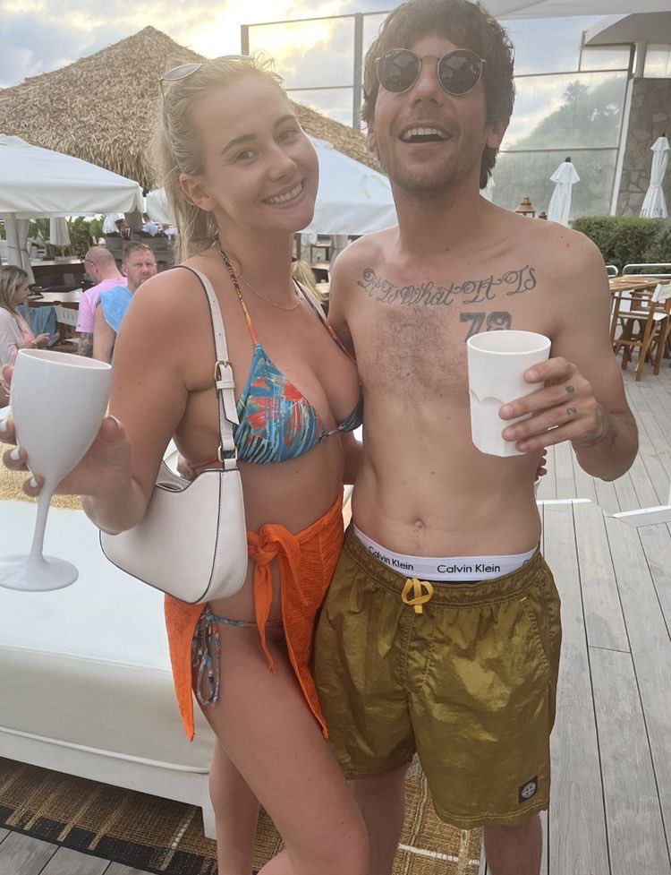 we got over getting shirtless louis in 2022 too quickly